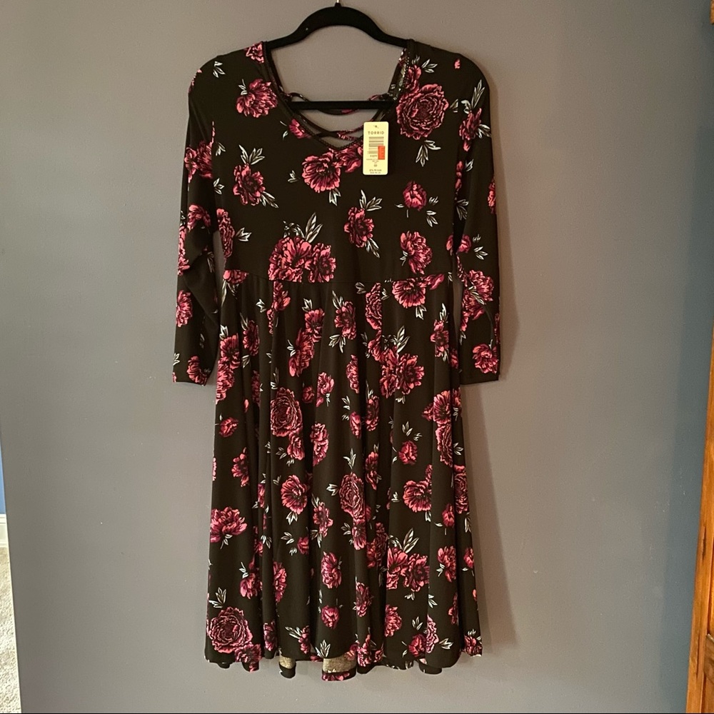 Torrid 00 (10/12) 3/4 sleeve floral dress NWT